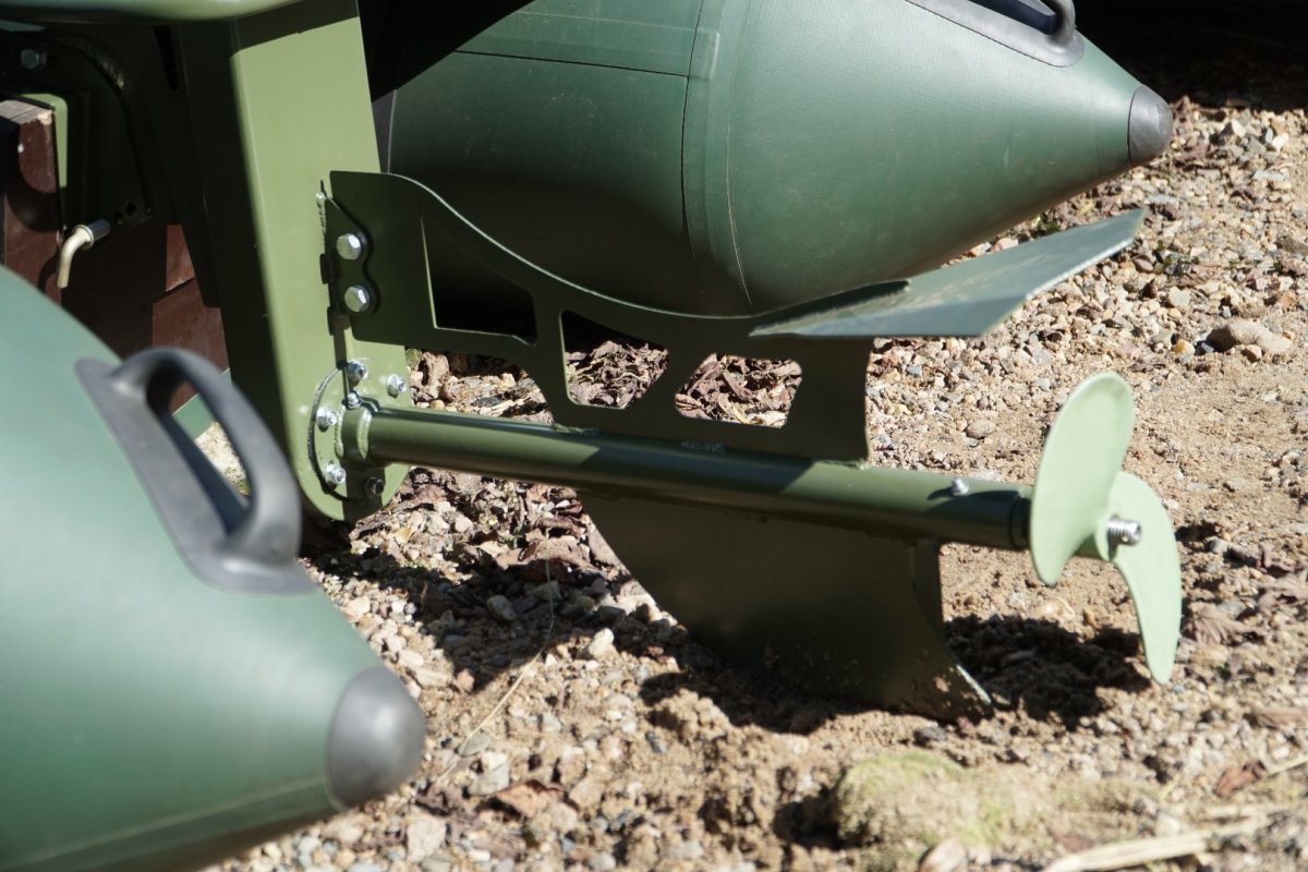 Лодочный мотор - болотоход БУРЛАК 9 л.с.